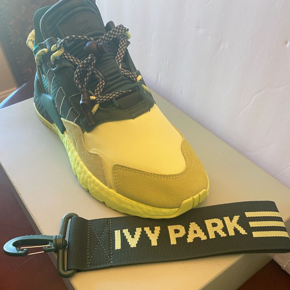 ADIDAS Nite Jogger
Beyonce Ivy Park Dark Green Frozen Yellow - Picture 4 of 10